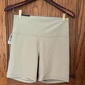 Aritzia TNA Butter Women's Bike Shorts - Sage green